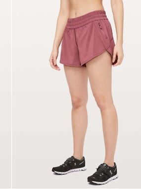 Lululemon • Tracker Short 4" • Size 6